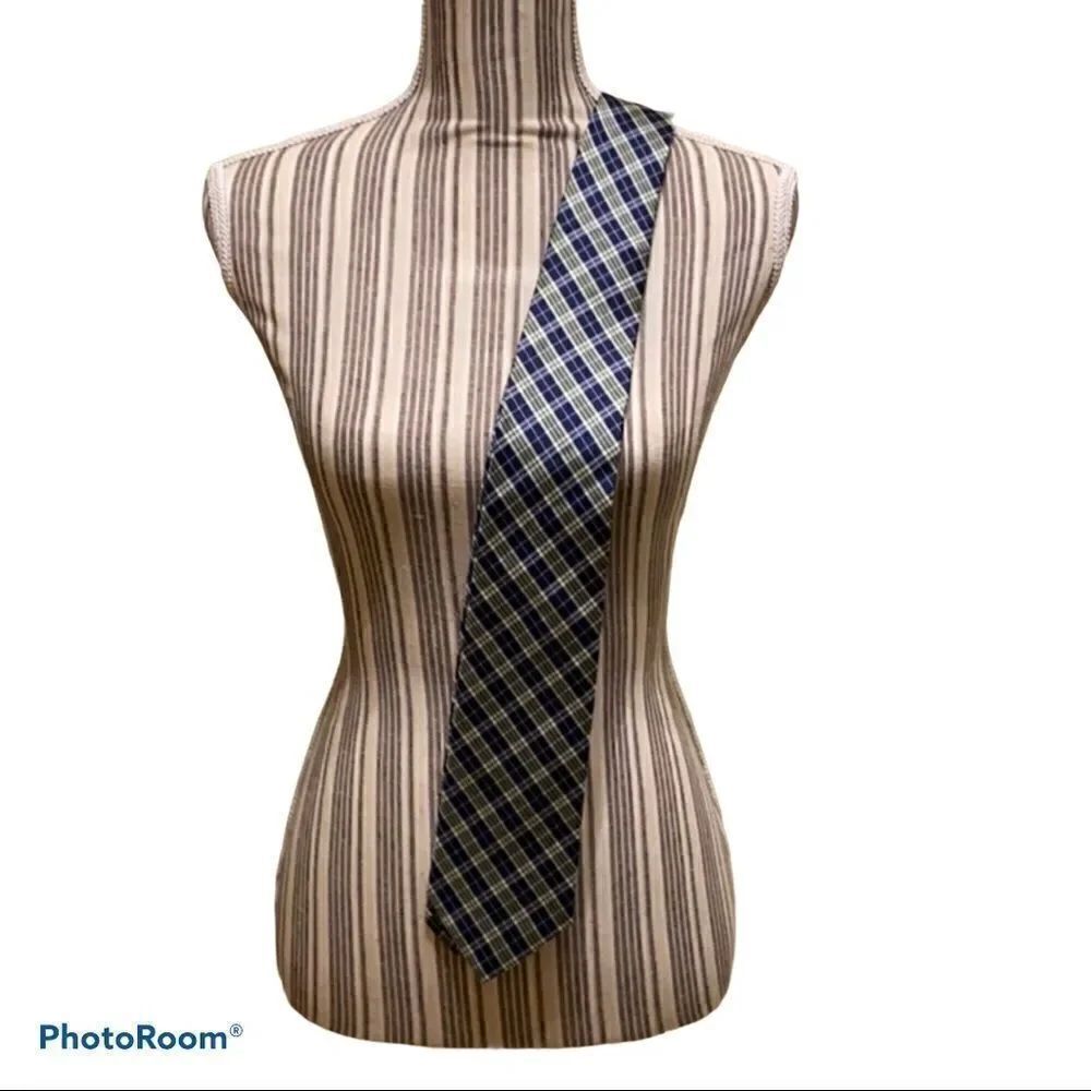 Burma Bibas Tie 
